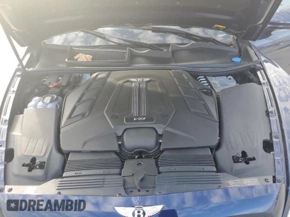 ✅ 2019 Bentley Bentayga V8 • VIN: SJAAM2ZV3KC027084 • Lot: 45814705. Listed on Copart with 38,490 mi. Free auction sales archive from the USA and detailed vehicle history report at DreamBid. Image 13.