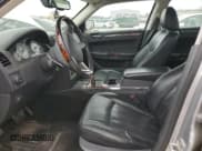 ✅ 2008 Chrysler 300 C Hemi • VIN: 2C3KA63H38H115956 • Lot: 89824375. Wystawiony na Copart z przebiegiem 95 817 mil. Bezpłatny archiwum sprzedaży aukcyjnych z USA i szczegółowy raport historii pojazdu na DreamBid. Zdjęcie 7.