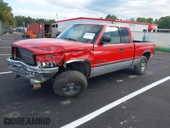 ✅ 1998 Dodge 1500 • VIN: 1B7HC13Y6WJ134063 • Lot: 43302286. Wystawiony na IAAI z przebiegiem 188 374 mil. Bezpłatny archiwum sprzedaży aukcyjnych z USA i szczegółowy raport historii pojazdu na DreamBid. Zdjęcie 20.