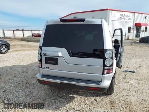 ✅ 2016 Land Rover LR4 HSE • VIN: SALAG2V68GA825659 • Lot: 40805256. Listed on IAAI with 124,342 mi. Free auction sales archive from the USA and detailed vehicle history report at DreamBid. Image 16.