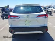 ✅ 2025 Toyota Corolla Cross L • VIN: 7MUAAAAG2SV132377 • Lot: 42864709. Wystawiony na IAAI z przebiegiem 7 286 mil. Bezpłatny archiwum sprzedaży aukcyjnych z USA i szczegółowy raport historii pojazdu na DreamBid. Zdjęcie 17.