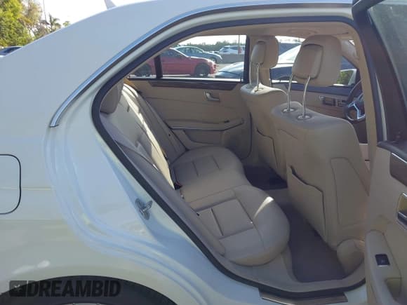 ✅ 2015 Mercedes-Benz E 350 Sport • VIN: WDDHF8JB8FB119451 • Lot: 43605914. Listed on IAAI with 112,666 mi. Free auction sales archive from the USA and detailed vehicle history report at DreamBid. Image 8.