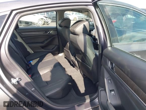 ✅ 2022 Honda Accord Touring • VIN: 1HGCV2F96NA008932 • Lot: 43607505. Wystawiony na IAAI z przebiegiem 34 845 mil. Bezpłatny archiwum sprzedaży aukcyjnych z USA i szczegółowy raport historii pojazdu na DreamBid. Zdjęcie 8.