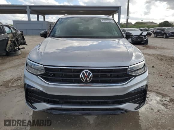 ✅ 2023 Volkswagen Tiguan SE R-Line Black • VIN: 3VVCB7AX4PM054406 • Лот: 89832915. Опубликован ранее на Copart с пробегом Не указан. Бесплатный доступ к архиву аукционных продаж из США и подробный отчёт об истории автомобиля на DreamBid. Изображение 5.