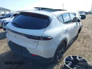 2024 Dodge Hornet GT z VIN ZACNDFAN5R3A39284, wystawiony jako IAAI lot #40743387 z przebiegiem 5 000 mil mil oraz . Historia ofert i sprzedaży dostępna na DreamBid. Obrazek 4.