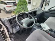 ✅ 2020 Isuzu NQR IBT • VIN: JALE5W169L7305035 • Lot: 76352564. Wystawiony na Copart z przebiegiem 93 159 mil. Bezpłatny archiwum sprzedaży aukcyjnych z USA i szczegółowy raport historii pojazdu na DreamBid. Zdjęcie 9.