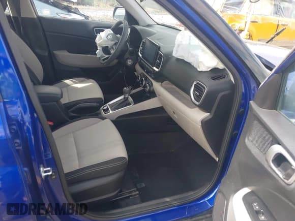 ✅ 2020 Hyundai Venue SEL • VIN: KMHRC8A38LU030426 • Lot: 42153324. Listed on IAAI with 55,339 mi. Free auction sales archive from the USA and detailed vehicle history report at DreamBid. Image 5.