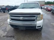 ✅ 2007 Chevrolet Silverado 1500 1LT • VIN: 2GCEC13J971531770 • Lot: 42486035. Wystawiony na IAAI z przebiegiem 401 722 mil. Bezpłatny archiwum sprzedaży aukcyjnych z USA i szczegółowy raport historii pojazdu na DreamBid. Zdjęcie 12.