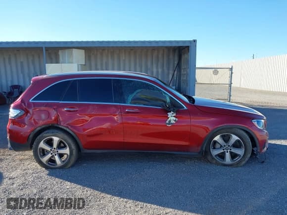 ✅ 2018 Mercedes-Benz GLC 300 • VIN: WDC0G4JB7JV089101 • Lot: 43564856. Wystawiony na IAAI z przebiegiem 101 293 mil. Bezpłatny archiwum sprzedaży aukcyjnych z USA i szczegółowy raport historii pojazdu na DreamBid. Zdjęcie 13.