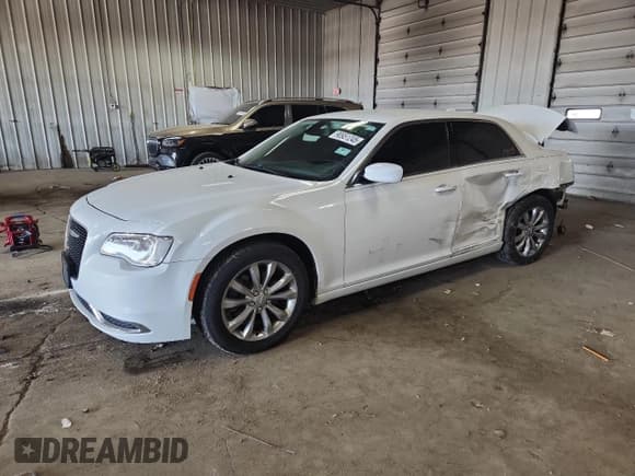 ✅ 2018 Chrysler 300 Touring • VIN: 2C3CCARG1JH292236 • Lot: 90951245. Listed on Copart with 106,477 mi. Free auction sales archive from the USA and detailed vehicle history report at DreamBid. Image 1.