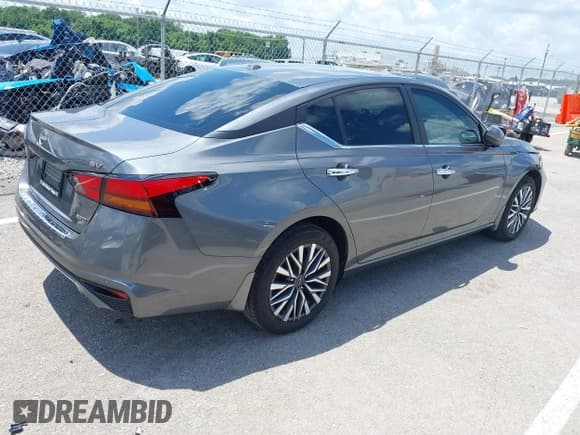 ✅ 2023 Nissan Altima SV • VIN: 1N4BL4DW8PN393738 • Lot: 42663161. Listed on IAAI with 25,470 mi. Free auction sales archive from the USA and detailed vehicle history report at DreamBid. Image 4.