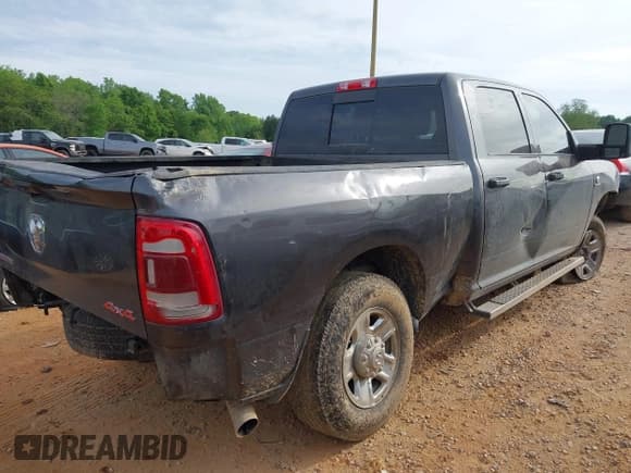✅ 2024 Ram 2500 Tradesman • VIN: 3C6UR5CL9RG245468 • Lot: 42067780. Wystawiony na IAAI z przebiegiem 8 311 mil. Bezpłatny archiwum sprzedaży aukcyjnych z USA i szczegółowy raport historii pojazdu na DreamBid. Zdjęcie 4.