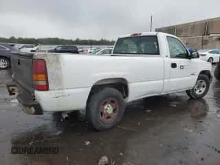 2002 Chevrolet Silverado 1500 z VIN 1GCEC14W12Z185739, wystawiony jako Copart lot #71419234 z przebiegiem 131 034 mil mil oraz Czysty tytuł • Clean title. Historia ofert i sprzedaży dostępna na DreamBid. Obrazek 3.