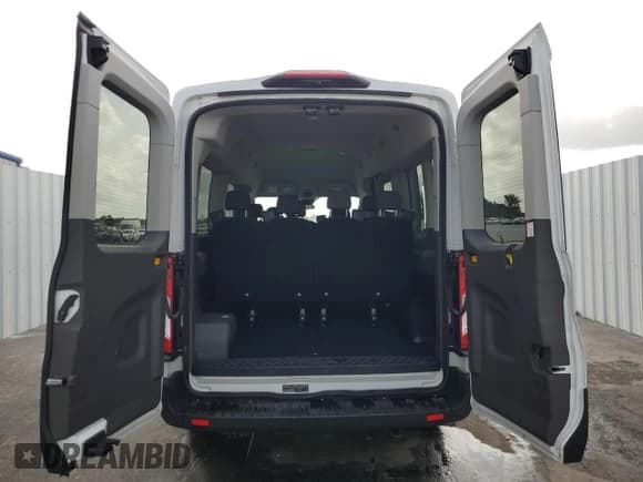 ✅ 2024 Ford Transit Passenger XL • VIN: 1FBAX2C85RKA36446 • Lot: 60238785. Wystawiony na Copart z przebiegiem 325 mil. Bezpłatny archiwum sprzedaży aukcyjnych z USA i szczegółowy raport historii pojazdu na DreamBid. Zdjęcie 10.