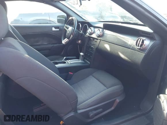 ✅ 2007 Ford Mustang Deluxe • VIN: 1ZVFT84N075346114 • Lot: 43362587. Listed on IAAI with 68,756 mi. Free auction sales archive from the USA and detailed vehicle history report at DreamBid. Image 5.