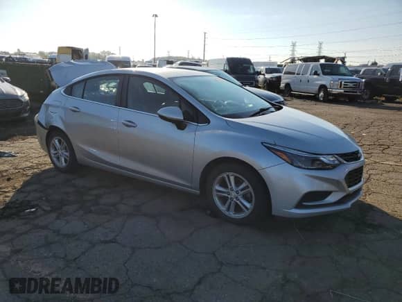 2017 Chevrolet Cruze LT z VIN 1G1BG5SE1H7241698, wystawiony jako Copart lot #71069535 z przebiegiem 92 403 mil mil oraz Czysty tytuł • Clean title. Historia ofert i sprzedaży dostępna na DreamBid. Obrazek 4.