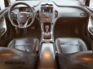 ✅ 2013 Chevrolet Volt • VIN: 1G1RA6E46DU116507 • Lot: 80916434. Wystawiony na Copart z przebiegiem 116 380 mil. Bezpłatny archiwum sprzedaży aukcyjnych z USA i szczegółowy raport historii pojazdu na DreamBid. Zdjęcie 8.