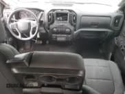 ✅ 2021 Chevrolet Silverado 1500 Custom Trail Boss • VIN: 3GCPYCELXMG285450 • Lot: 47127795. Wystawiony na Copart z przebiegiem 79 628 mil. Bezpłatny archiwum sprzedaży aukcyjnych z USA i szczegółowy raport historii pojazdu na DreamBid. Zdjęcie 8.