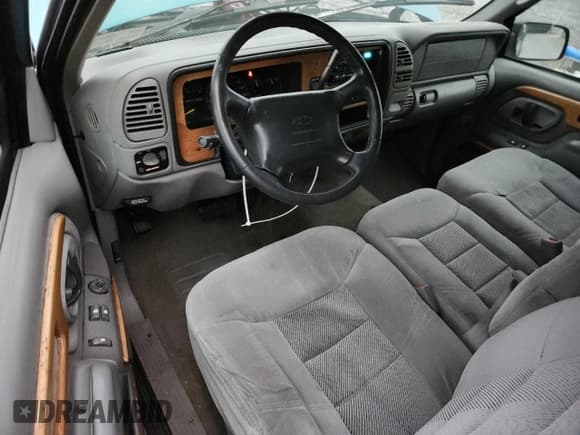 ✅ 1997 Chevrolet Silverado 1500 • VIN: 1GBEK19R4VE163952 • Лот: 93273245. Опубликован ранее на Copart с пробегом 136 497 миль. Бесплатный доступ к архиву аукционных продаж из США и подробный отчёт об истории автомобиля на DreamBid. Изображение 8.