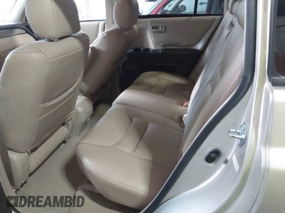 2003 Toyota Highlander с VIN JTEGD21A130059709, выставлен на аукционе IAAI как лот 42603502 с пробегом 157 719 миль миль и . История ставок и продаж доступна на DreamBid. Изображение 8.