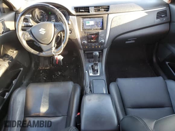 ✅ 2013 Suzuki Kizashi SLS • VIN: JS2RF9A79D6100046 • Лот: 89098965. Опубликован ранее на Copart с пробегом 228 632 миль. Бесплатный доступ к архиву аукционных продаж из США и подробный отчёт об истории автомобиля на DreamBid. Изображение 8.