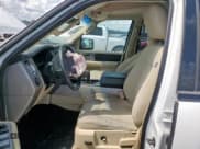 ✅ 2015 Ford Expedition XLT • VIN: 1FMJU1HT8FEF25117 • Lot: 68664715. Wystawiony na Copart z przebiegiem 147 510 mil. Bezpłatny archiwum sprzedaży aukcyjnych z USA i szczegółowy raport historii pojazdu na DreamBid. Zdjęcie 7.