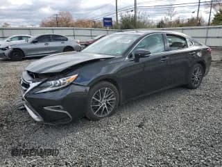 ✅ 2018 Lexus ES 350 • VIN: 58ABK1GG1JU105897 • Lot: 91559345. Wystawiony na Copart z przebiegiem 84 645 mil. Bezpłatny archiwum sprzedaży aukcyjnych z USA i szczegółowy raport historii pojazdu na DreamBid. Zdjęcie 1.