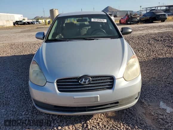 2008 Hyundai Accent GLS z VIN KMHCN46C68U239589, wystawiony jako Copart lot #70105624 z przebiegiem 218 455 mil mil oraz Czysty tytuł • Clean title. Historia ofert i sprzedaży dostępna na DreamBid. Obrazek 5.