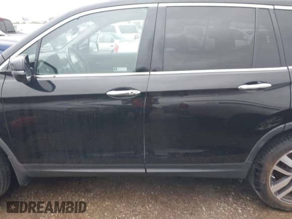 ✅ 2018 Honda Pilot Touring • VIN: 5FNYF5H99JB017044 • Lot: 43821143. Listed on IAAI with 156,739 mi. Free auction sales archive from the USA and detailed vehicle history report at DreamBid. Image 14.