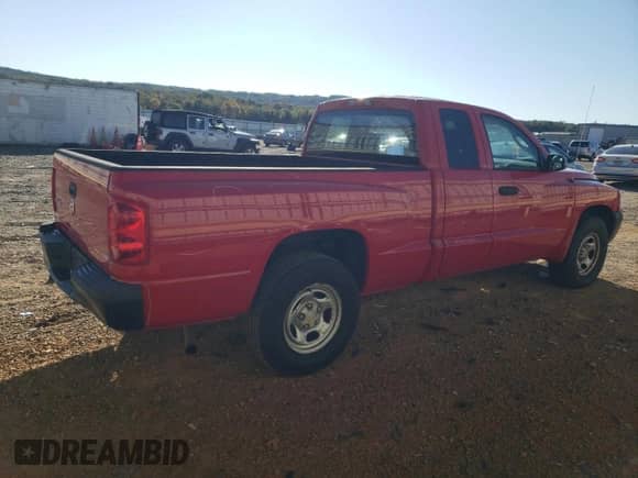 2005 Dodge Dakota ST z VIN 1D7HE22K75S247631, wystawiony jako Copart lot #75274584 z przebiegiem 217 695 mil mil oraz Szkoda całkowita • Salvage title. Historia ofert i sprzedaży dostępna na DreamBid. Obrazek 3.