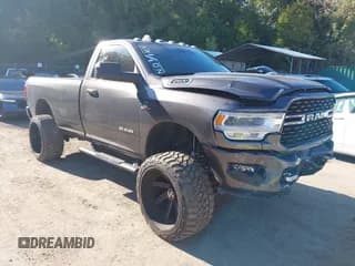✅ 2022 Ram 2500 Big Horn • VIN: 3C6MR5BL0NG212984 • Lot: 43392320. Wystawiony na IAAI z przebiegiem 50 896 mil. Bezpłatny archiwum sprzedaży aukcyjnych z USA i szczegółowy raport historii pojazdu na DreamBid. Zdjęcie 1.