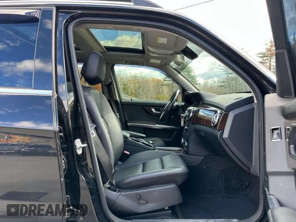 ✅ 2013 Mercedes-Benz GLK 350 • VIN: WDCGG8JB9DG028377 • Lot: 92013085. Listed on Copart with 158,900 mi. Free auction sales archive from the USA and detailed vehicle history report at DreamBid. Image 6.