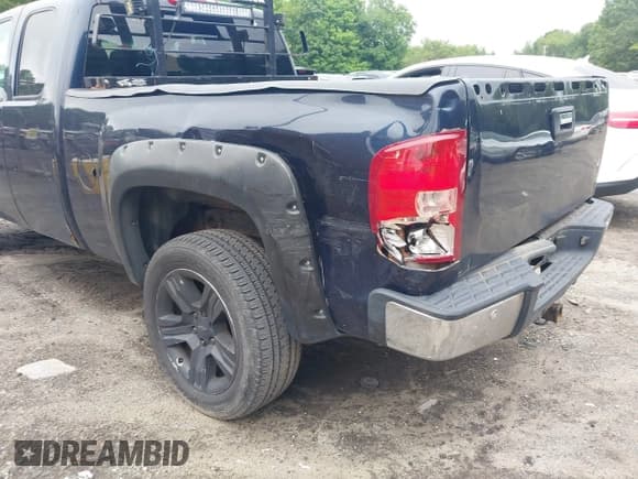 ✅ 2007 Chevrolet Silverado 1500 • VIN: 1GCFK19Y07Z616323 • Lot: 42637873. Wystawiony na IAAI z przebiegiem 191 057 mil. Bezpłatny archiwum sprzedaży aukcyjnych z USA i szczegółowy raport historii pojazdu na DreamBid. Zdjęcie 6.