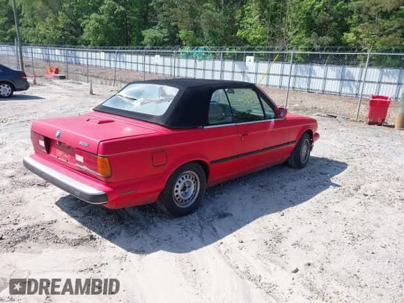 1992 BMW 3 Series z VIN WBABB2314NEC28869, wystawiony jako IAAI lot #42132873 z przebiegiem 129 436 mil mil oraz . Historia ofert i sprzedaży dostępna na DreamBid. Obrazek 4.