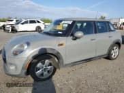 ✅ 2019 MINI Hardtop 4 Door Cooper • VIN: WMWXU1C5XK2J02989 • Lot: 84576415. Wystawiony na Copart z przebiegiem 102 893 mil. Bezpłatny archiwum sprzedaży aukcyjnych z USA i szczegółowy raport historii pojazdu na DreamBid. Zdjęcie 1.