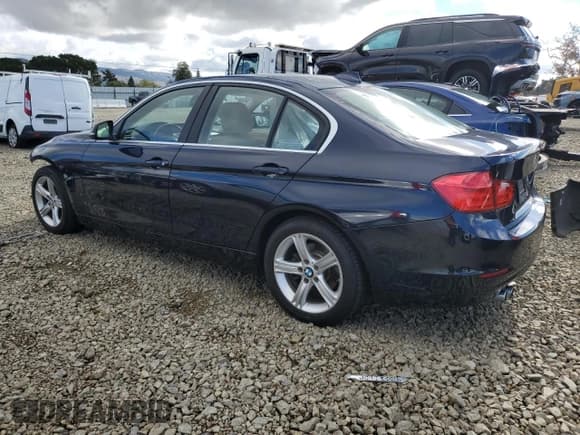 ✅ 2015 BMW 3 Series 328i • VIN: WBA3C1C51FK118571 • Lot: 92871145. Wystawiony na Copart z przebiegiem 104 276 mil. Bezpłatny archiwum sprzedaży aukcyjnych z USA i szczegółowy raport historii pojazdu na DreamBid. Zdjęcie 2.