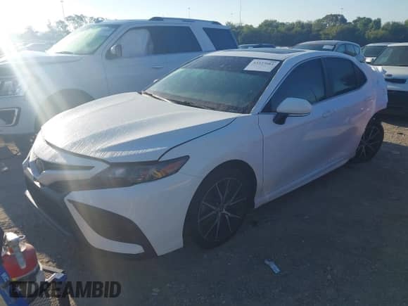 2022 Toyota Camry SE z VIN 4T1G11AK6NU058515, wystawiony jako IAAI lot #43327981 z przebiegiem 52 656 mil mil oraz . Historia ofert i sprzedaży dostępna na DreamBid. Obrazek 17.