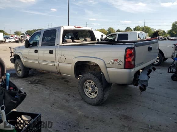 ✅ 2007 Chevrolet Silverado 2500HD LT1 • VIN: 1GCHK23D47F108667 • Лот: 80464745. Опубликован ранее на Copart с пробегом 339 690 миль. Бесплатный доступ к архиву аукционных продаж из США и подробный отчёт об истории автомобиля на DreamBid. Изображение 2.