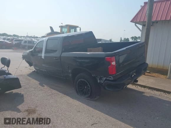 ✅ 2021 Chevrolet Silverado 1500 RST • VIN: 3GCUYEEL1MG363239 • Lot: 42388045. Wystawiony na IAAI z przebiegiem 73 167 mil. Bezpłatny archiwum sprzedaży aukcyjnych z USA i szczegółowy raport historii pojazdu na DreamBid. Zdjęcie 3.