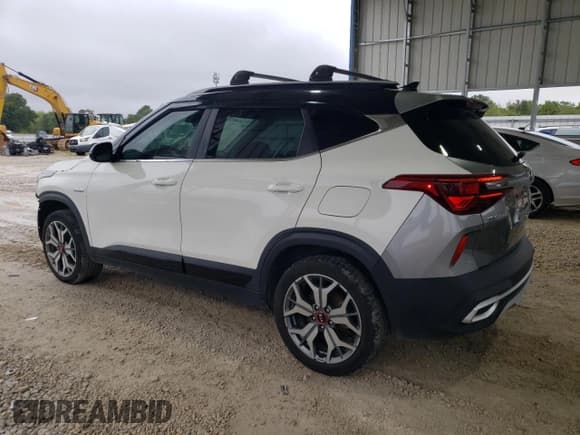 ✅ 2021 Kia Seltos S • VIN: KNDEUCA22M7062198 • Lot: 80994475. Listed on Copart with 63,922 mi. Free auction sales archive from the USA and detailed vehicle history report at DreamBid. Image 2.