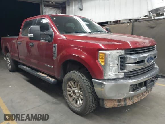 ✅ 2017 Ford F-250 Lariat • VIN: 1FT7W2BT3HEF19655 • Lot: 41932807. Wystawiony na IAAI z przebiegiem 231 282 mil. Bezpłatny archiwum sprzedaży aukcyjnych z USA i szczegółowy raport historii pojazdu na DreamBid. Zdjęcie 1.