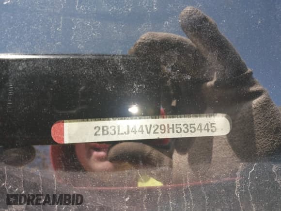 ✅ 2009 Dodge Challenger SE • VIN: 2B3LJ44V29H535445 • Lot: 41674689. Wystawiony na IAAI z przebiegiem 52 307 mil. Bezpłatny archiwum sprzedaży aukcyjnych z USA i szczegółowy raport historii pojazdu na DreamBid. Zdjęcie 9.