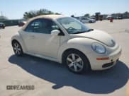 ✅ 2006 Volkswagen Beetle • VIN: 3VWRF31YX6M325219 • Lot: 73673044. Wystawiony na Copart z przebiegiem 37 750 mil. Bezpłatny archiwum sprzedaży aukcyjnych z USA i szczegółowy raport historii pojazdu na DreamBid. Zdjęcie 4.
