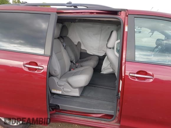 ✅ 2017 Toyota Sienna XLE • VIN: 5TDYZ3DC3HS847876 • Lot: 43288058. Listed on IAAI with 95,784 mi. Free auction sales archive from the USA and detailed vehicle history report at DreamBid. Image 8.