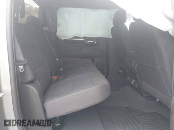 2026 Chevrolet Silverado 1500 LT z VIN 3GCUKDED5TG116874, wystawiony jako IAAI lot #43568713 z przebiegiem 1 845 mil mil oraz . Historia ofert i sprzedaży dostępna na DreamBid. Obrazek 8.