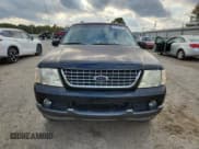 ✅ 2005 Ford Explorer XLT • VIN: 1FMZU73E95UA46739 • Lot: 92190455. Wystawiony na Copart z przebiegiem 203 226 mil. Bezpłatny archiwum sprzedaży aukcyjnych z USA i szczegółowy raport historii pojazdu na DreamBid. Zdjęcie 5.