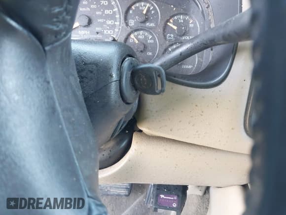 ✅ 2001 Chevrolet Silverado 2500HD LS • VIN: 1GCHK23U31F202241 • Lot: 41978203. Wystawiony na IAAI z przebiegiem 200 912 mil. Bezpłatny archiwum sprzedaży aukcyjnych z USA i szczegółowy raport historii pojazdu na DreamBid. Zdjęcie 11.