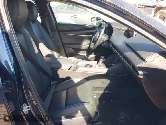 ✅ 2021 Mazda 3 Select • VIN: 3MZBPABM9MM205732 • Lot: 43624678. Listed on IAAI with 36,557 mi. Free auction sales archive from the USA and detailed vehicle history report at DreamBid. Image 5.