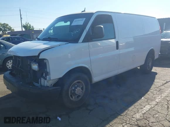 ✅ 2014 Chevrolet Express Cargo • VIN: 1GCWGFCA8E1165454 • Lot: 43226160. Wystawiony na IAAI z przebiegiem 222 902 mil. Bezpłatny archiwum sprzedaży aukcyjnych z USA i szczegółowy raport historii pojazdu na DreamBid. Zdjęcie 18.