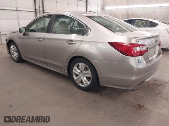 ✅ 2015 Subaru Legacy 2.5i • VIN: 4S3BNBA68F3020447 • Lot: 43270732. Wystawiony na IAAI z przebiegiem 116 563 mil. Bezpłatny archiwum sprzedaży aukcyjnych z USA i szczegółowy raport historii pojazdu na DreamBid. Zdjęcie 3.